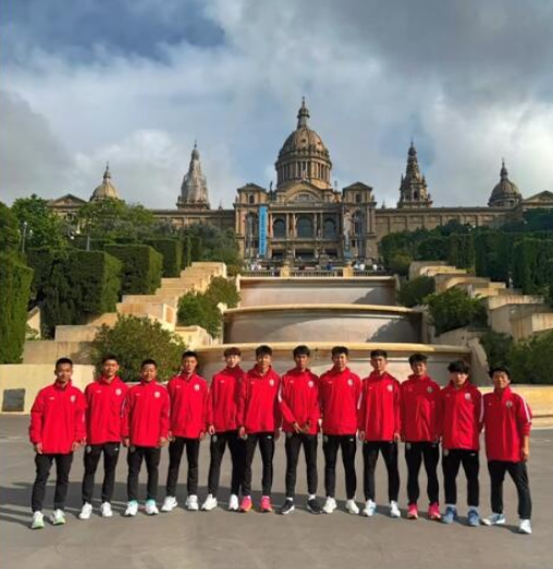 中国足球小将U15队赴西班牙开启欧洲拉练