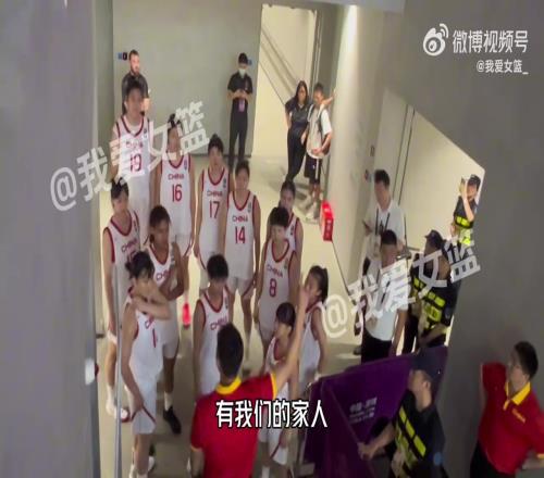 燃爆了！中国U18女篮的入场仪式气势恢宏让人热血沸腾
